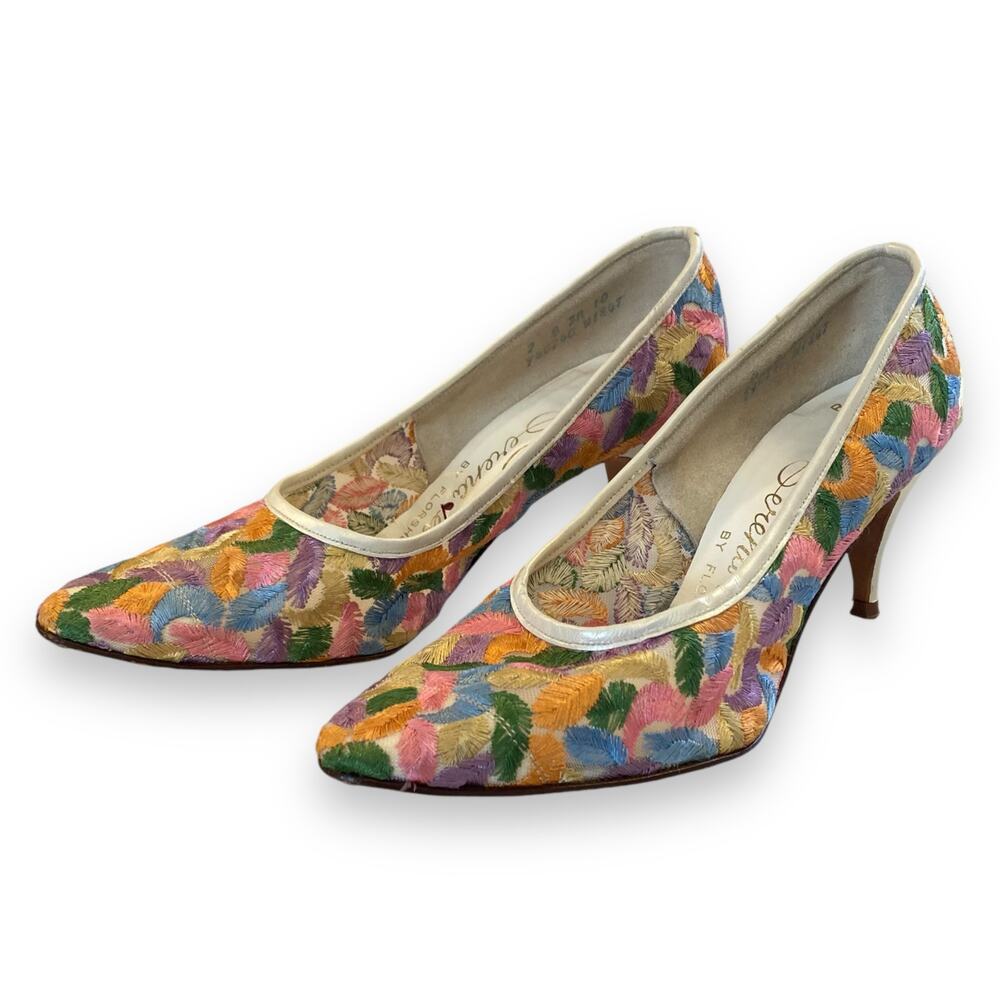 Vintage 70s Florsheim Pastel Feather Embroidered Pumps Sz 7 - Picture 2 of 16